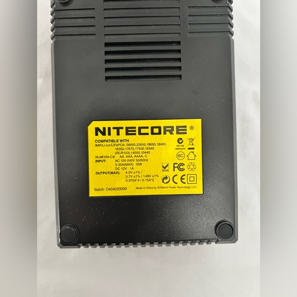 NITECORE D4 DIGICHARGER UNIVERSAL CHARGER - Picture 5 of 7